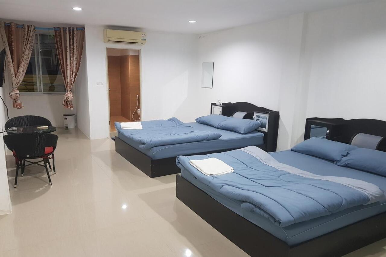 Royal Inn Kitchen And Bar Pattaya Bagian luar foto