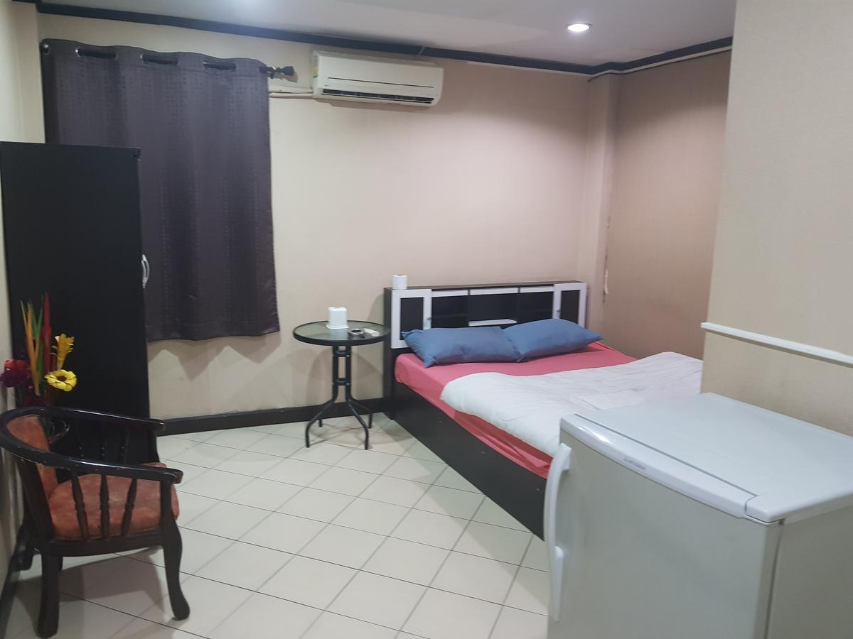 Royal Inn Kitchen And Bar Pattaya Bagian luar foto
